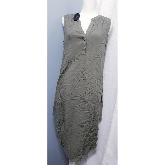 6 Career Style Blouses Women's size MEDIUM - Picture 5 of 8